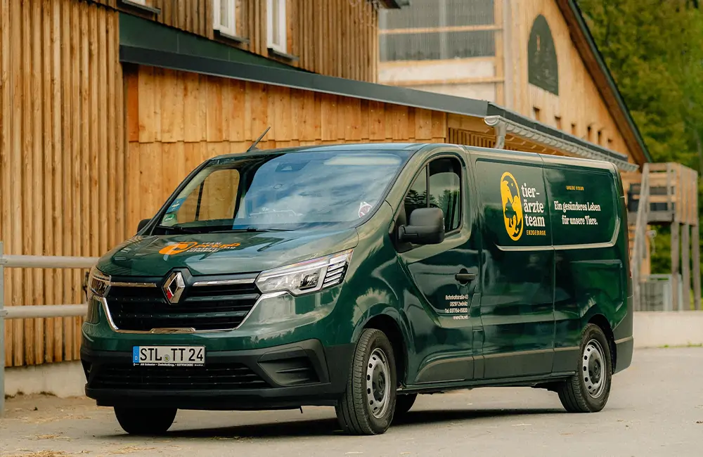 Pferdegesundheitszentrum-Mitteldeutschland-Tieraerzte-Team-Erzgebirge-Zwoenitz-Sachsen-mobiler-Tierarzt-Pferdetierarzt-Pferdearzt-Pferdearztpraxis-Praxisauto