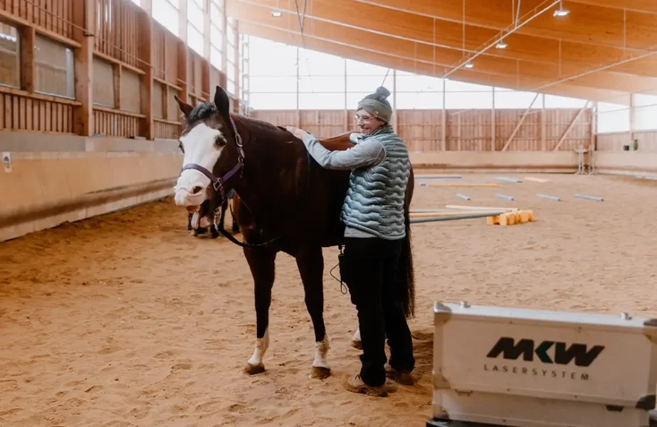 Pferdegesundheitszentrum-Mitteldeutschland-Tieraerzte-Team-Erzgebirge-Zwoenitz-Sachsen-Pferdetierarzt-Pferdearzt-Pferdearztpraxis-Pferdereha-Pferdephysiotherapie-7